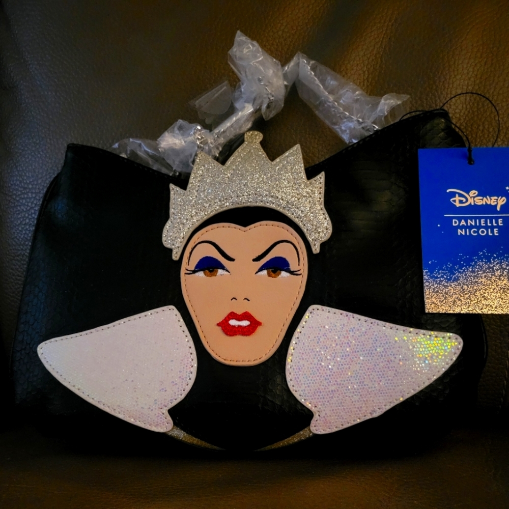 Danielle Nicole Snow White 2 in 1